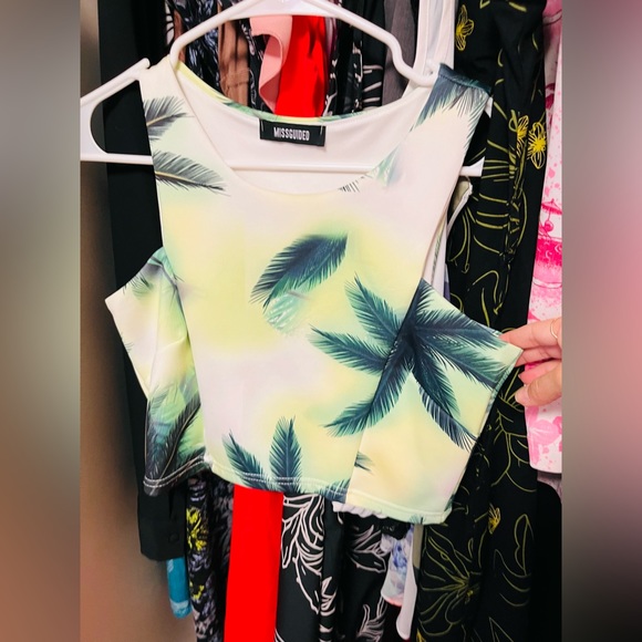 Missguided Palm Print Scuba Round Neck - Picture 2 of 4